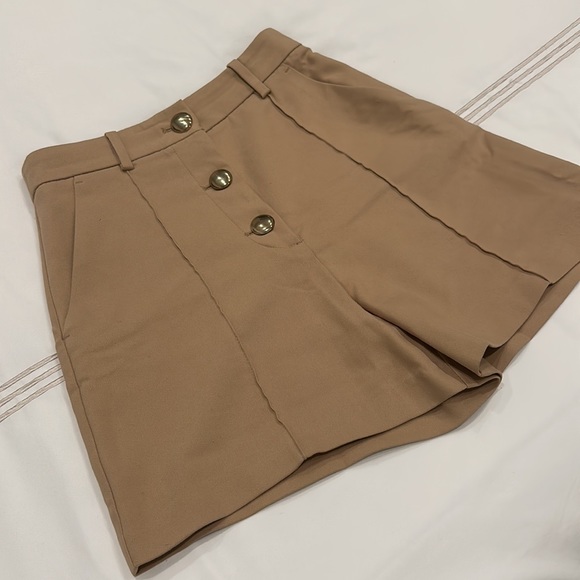 Zara Button Short - Picture 2 of 5